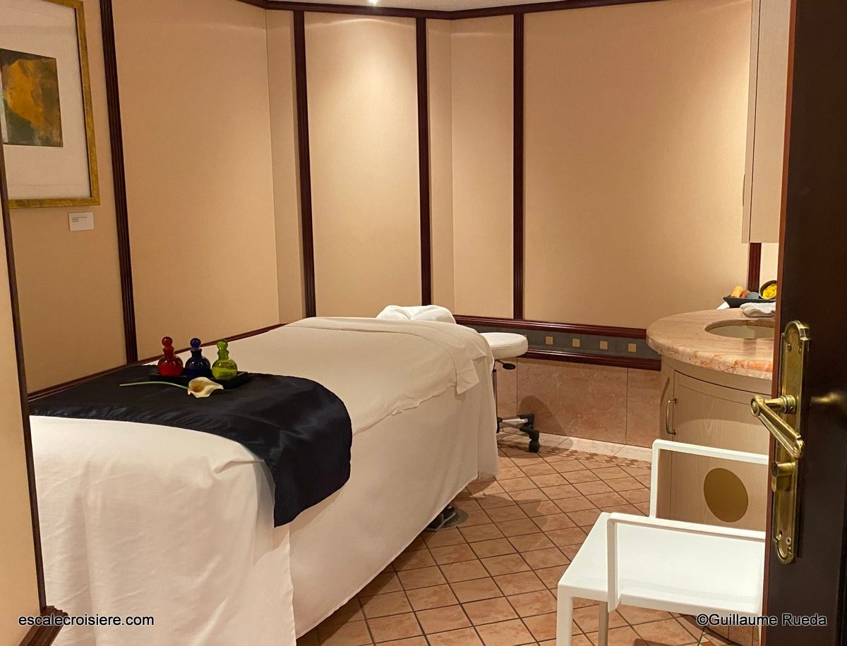 The Sanctum spa - Azmara Journey