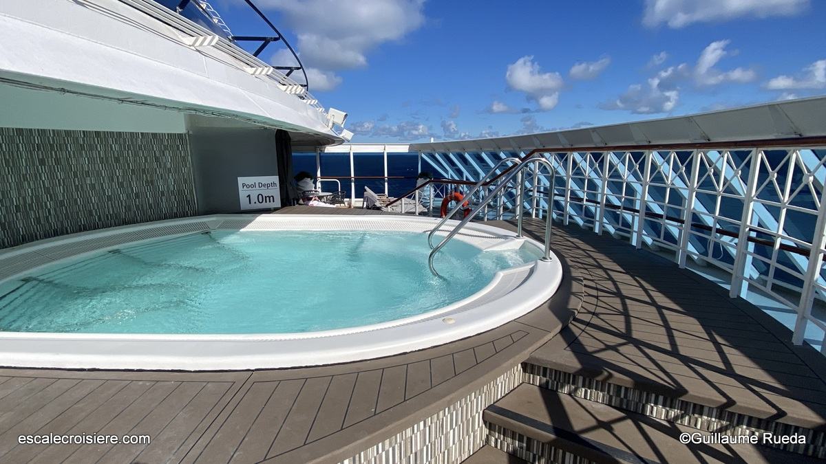 The Sanctum spa - Azmara Journey