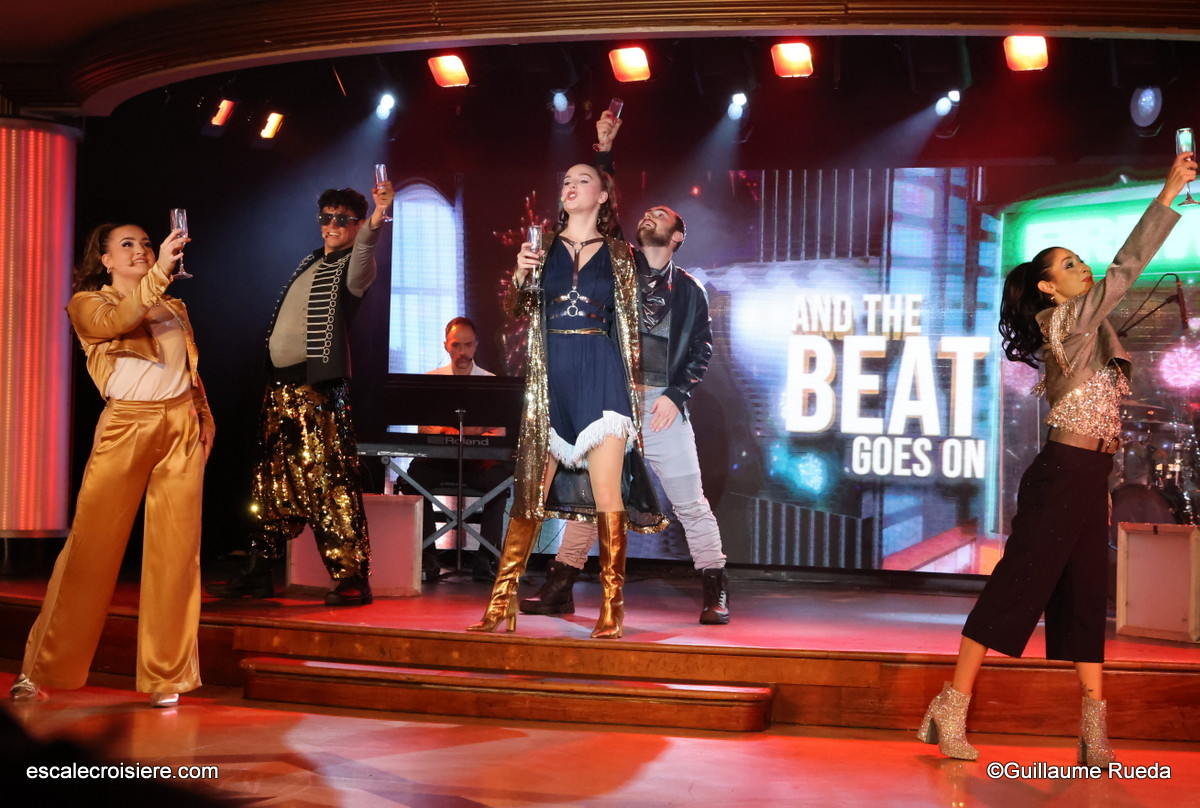 Cabaret Lounge - Azamara Journey