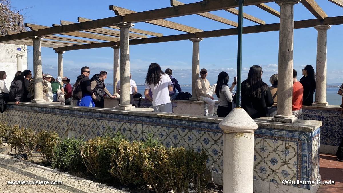 Miradouro de Santa Luzia - Alfama Azulejos - Lisbonne