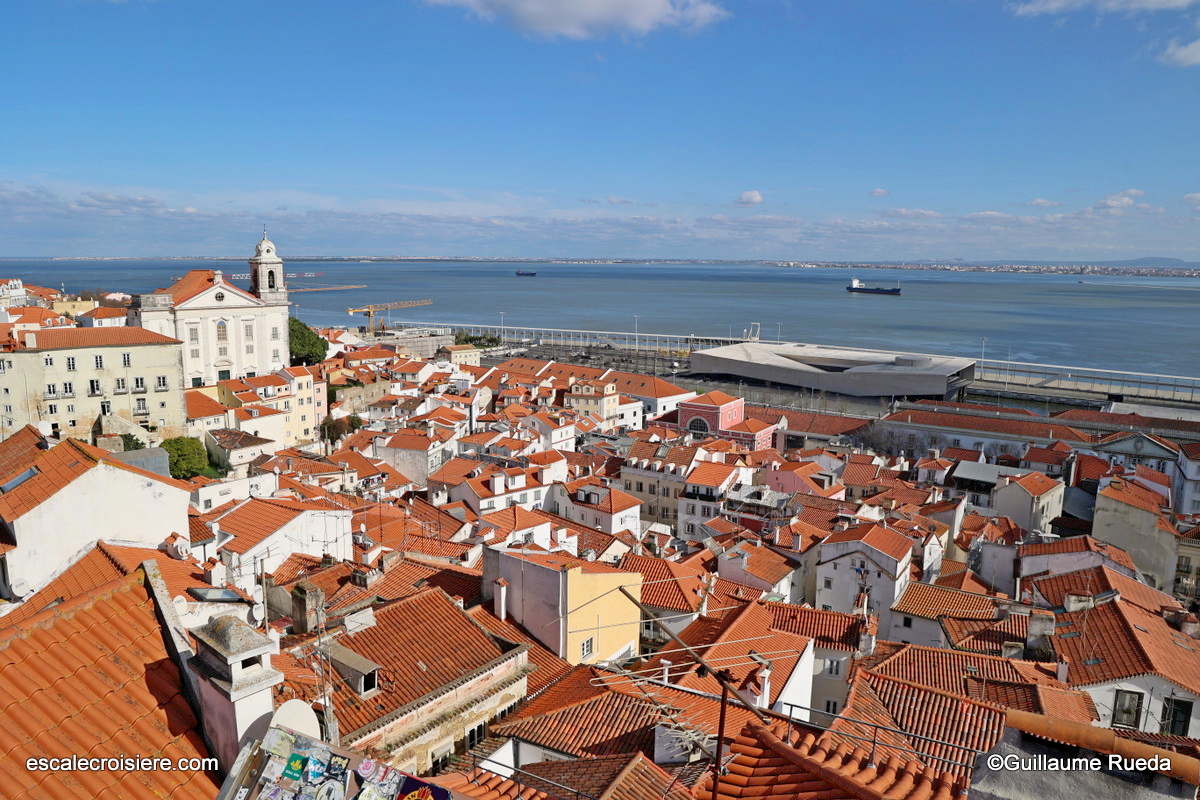 Miradouro das Portas do Sol - Vue sur la gare maritime - Lisbonne
