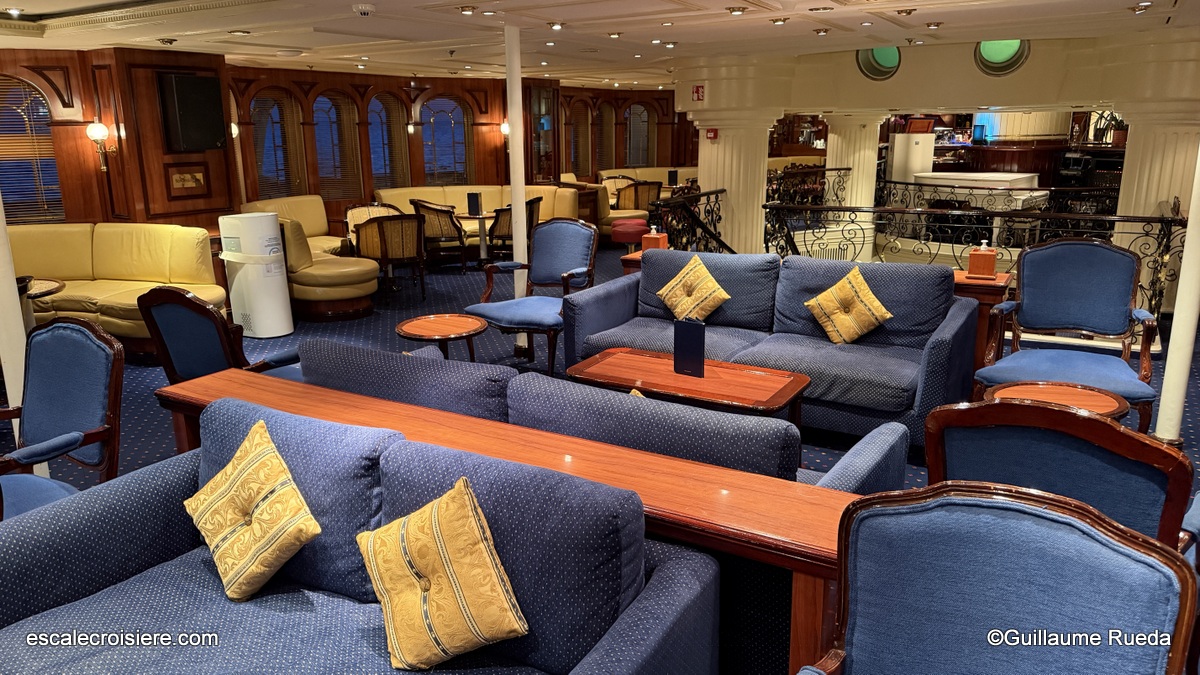Piano bar - Royal Clipper - Star Clippers