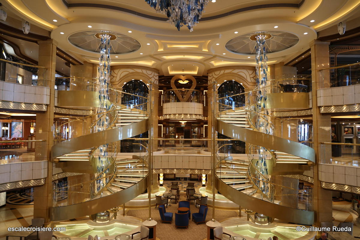 Atrium - The Piazza - Majestic Princess