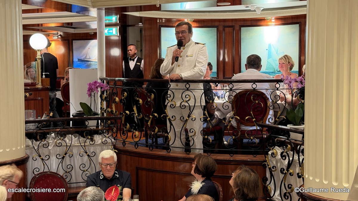 Dîner Gala - Captain Yuriy Slastenin -Restaurant - Royal Clipper - Star Clippers