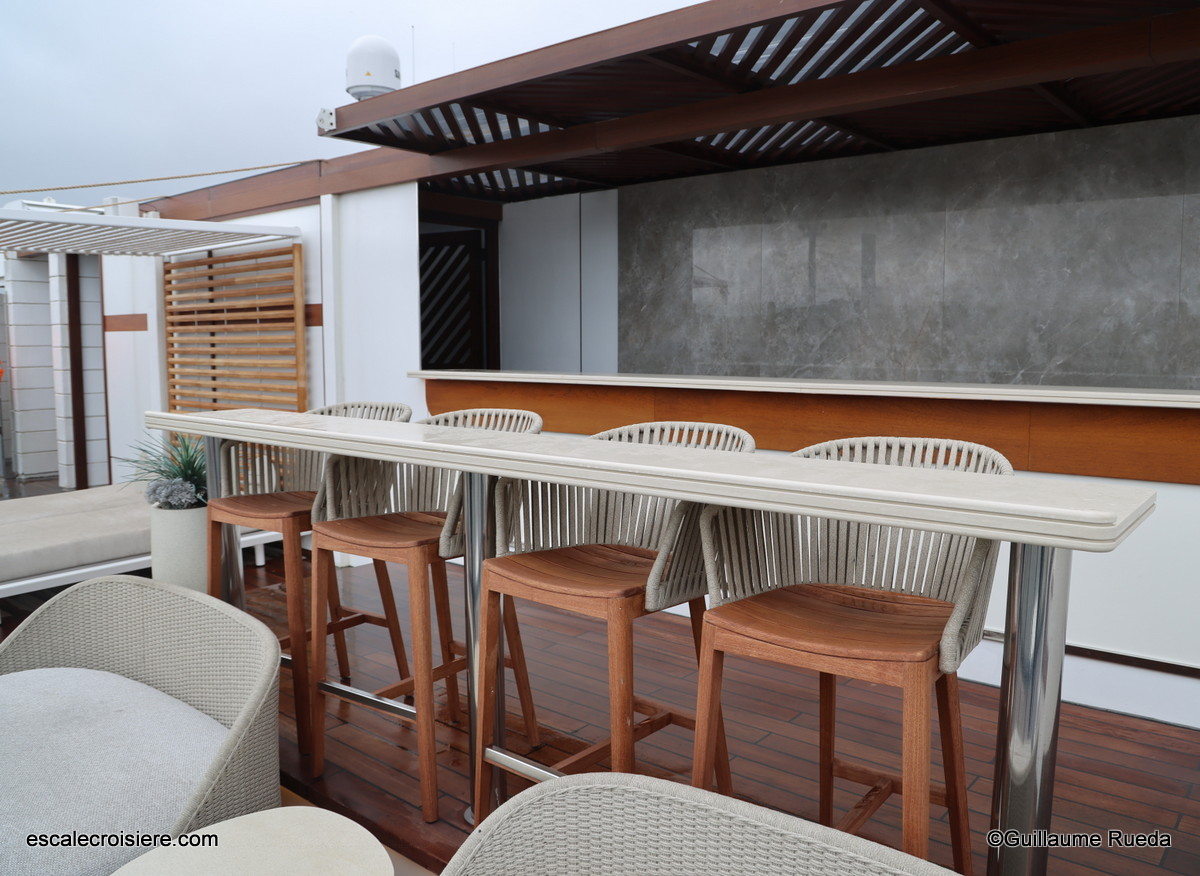 Infinito Sky deck Beach Lounge - Vidantaworld's ELEGANT